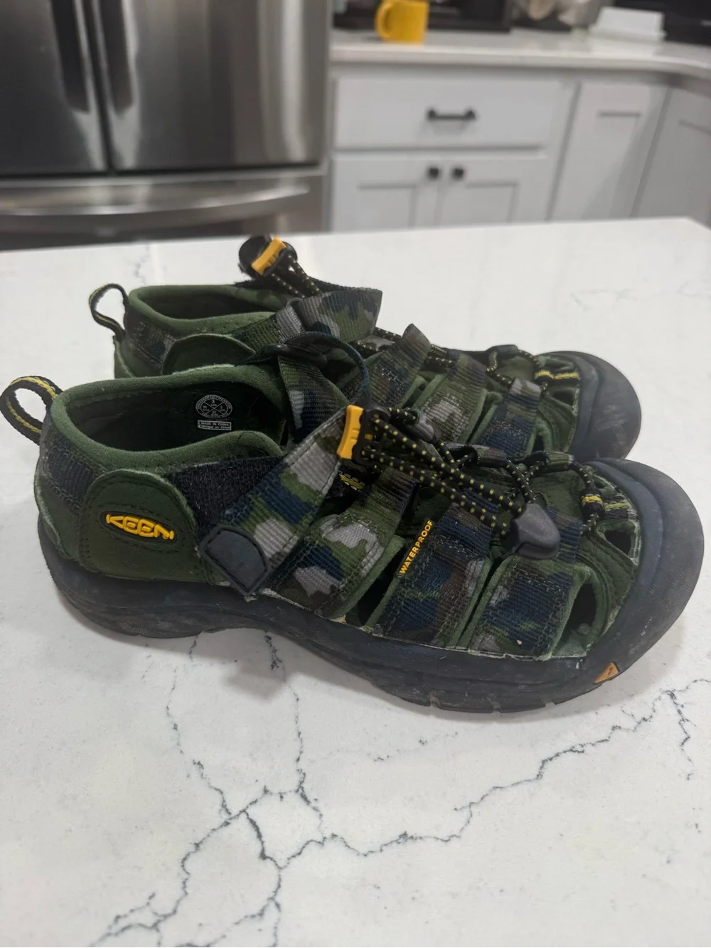 KEEN Boys Camouflage Fisherman Sandals Closed Toe Green Black US Size 3
